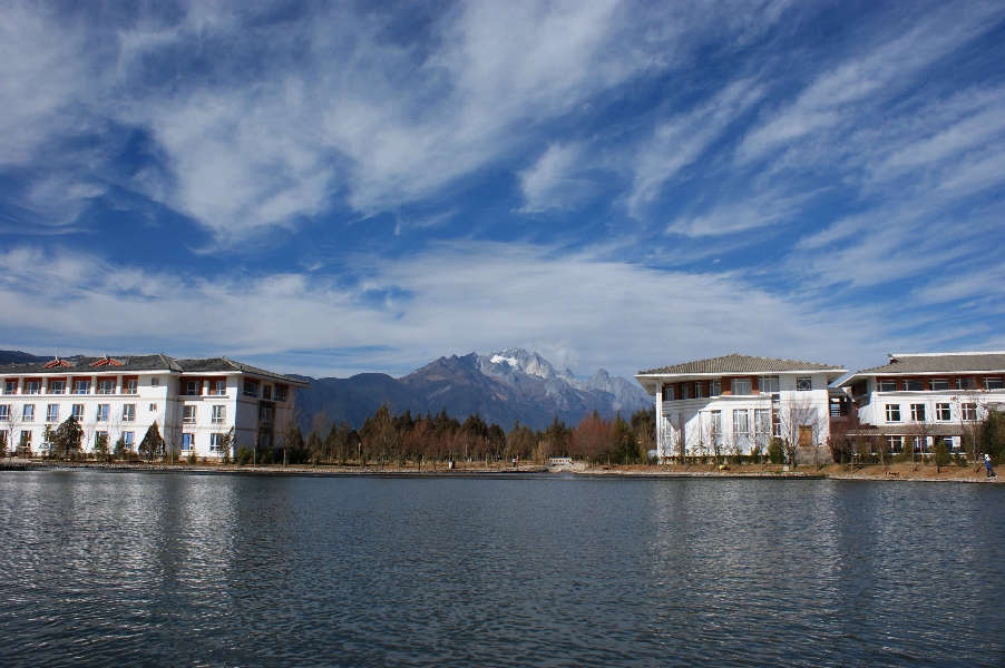 云南大學(xué)旅游文化學(xué)院——校園景觀圖(實驗中心)