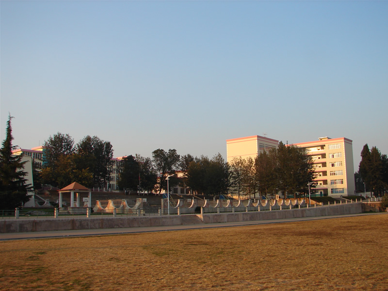 楚雄醫(yī)藥高等?？茖W校_校園風光